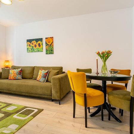 Springhome - Cozy Apartment With Balcony & Parking Braşov Extérieur photo