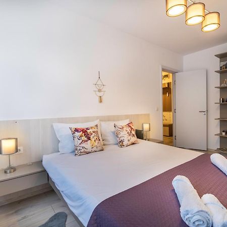 Springhome - Cozy Apartment With Balcony & Parking Braşov Extérieur photo