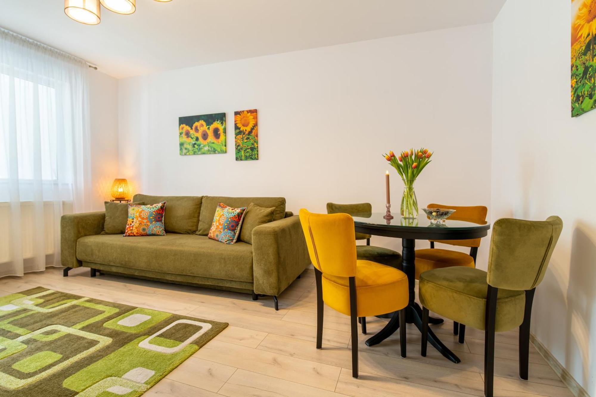 Springhome - Cozy Apartment With Balcony & Parking Braşov Extérieur photo