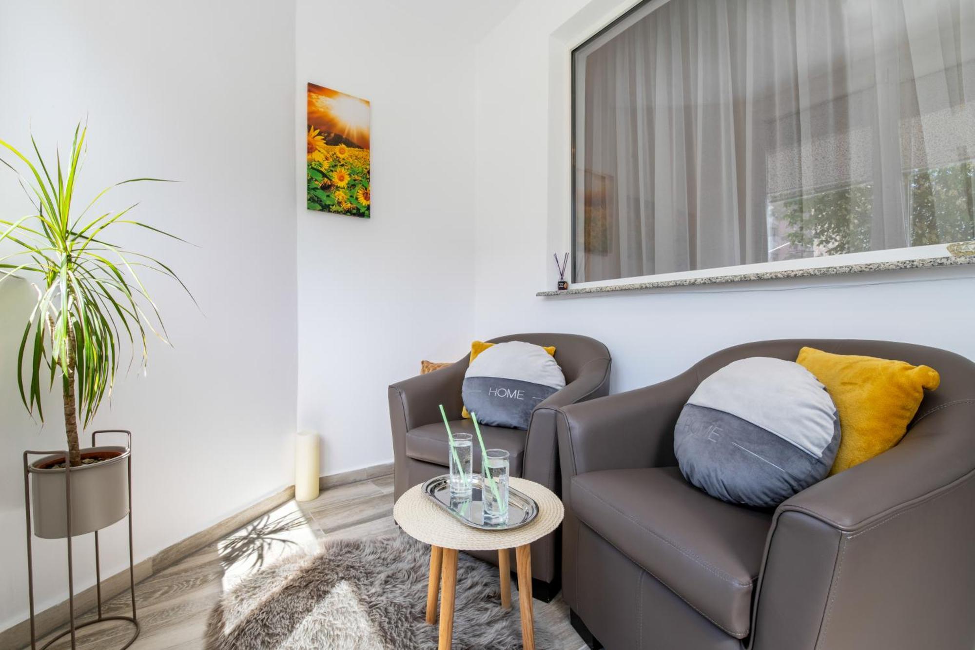Springhome - Cozy Apartment With Balcony & Parking Braşov Extérieur photo