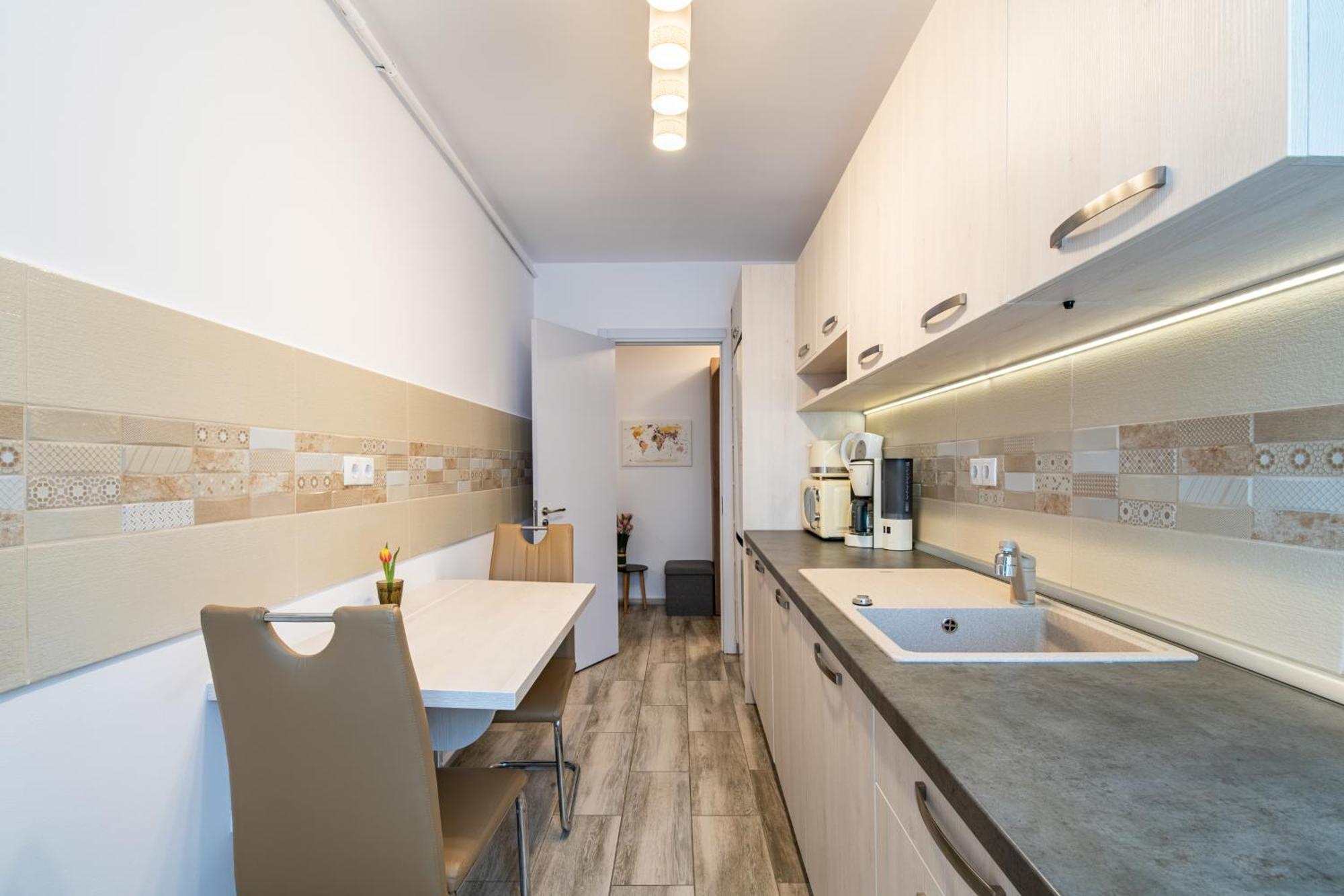 Springhome - Cozy Apartment With Balcony & Parking Braşov Extérieur photo