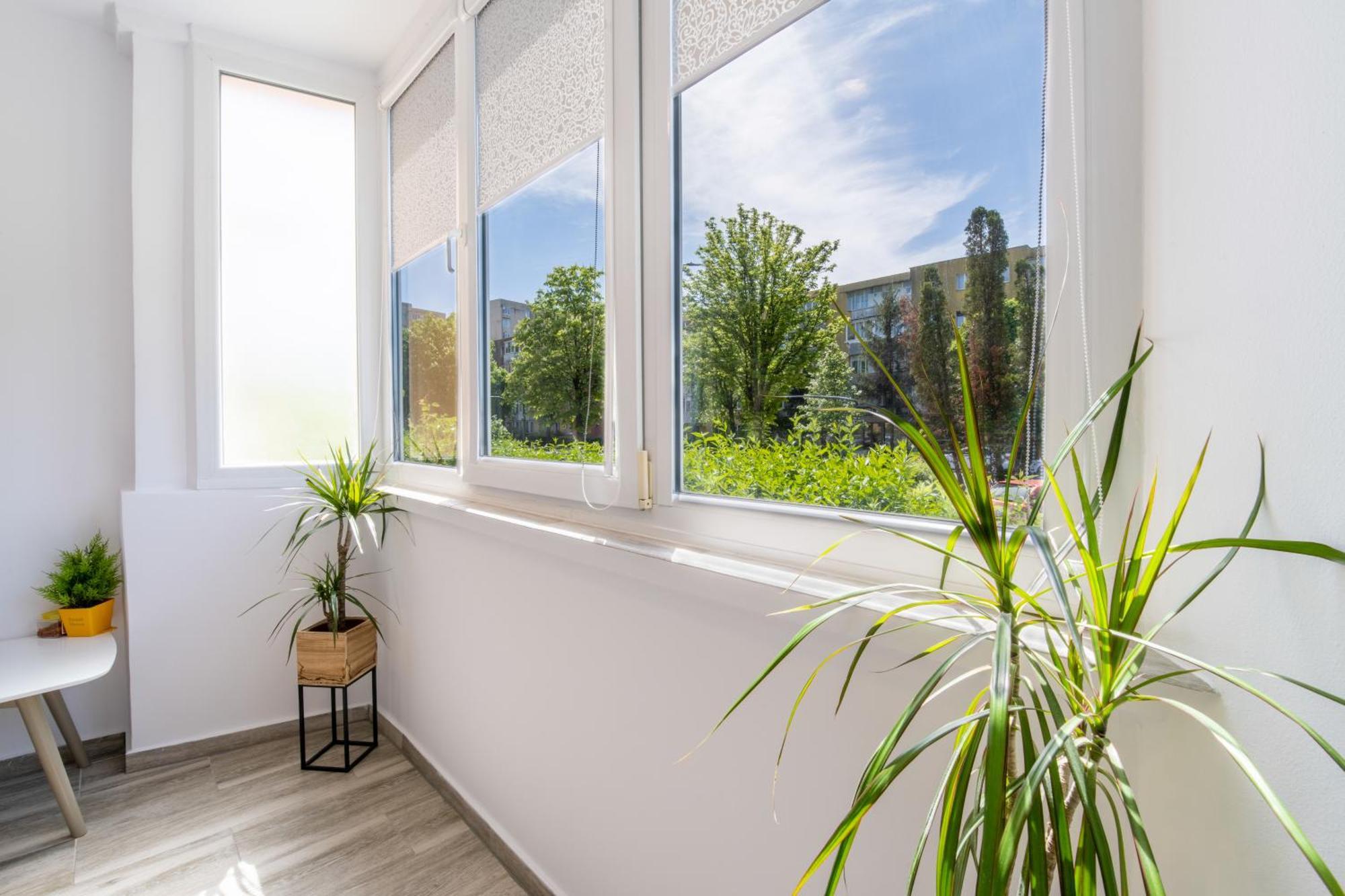 Springhome - Cozy Apartment With Balcony & Parking Braşov Extérieur photo