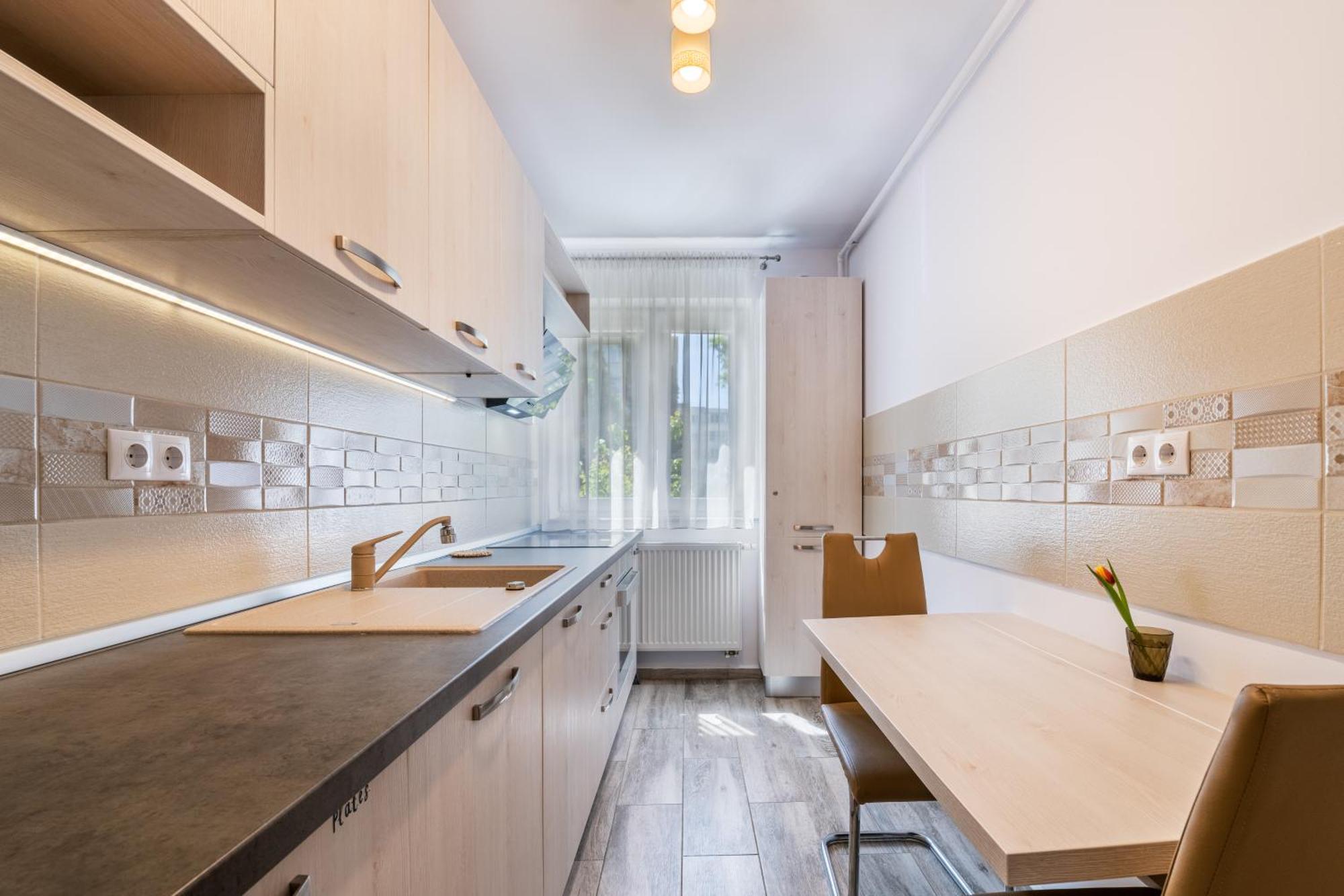 Springhome - Cozy Apartment With Balcony & Parking Braşov Extérieur photo