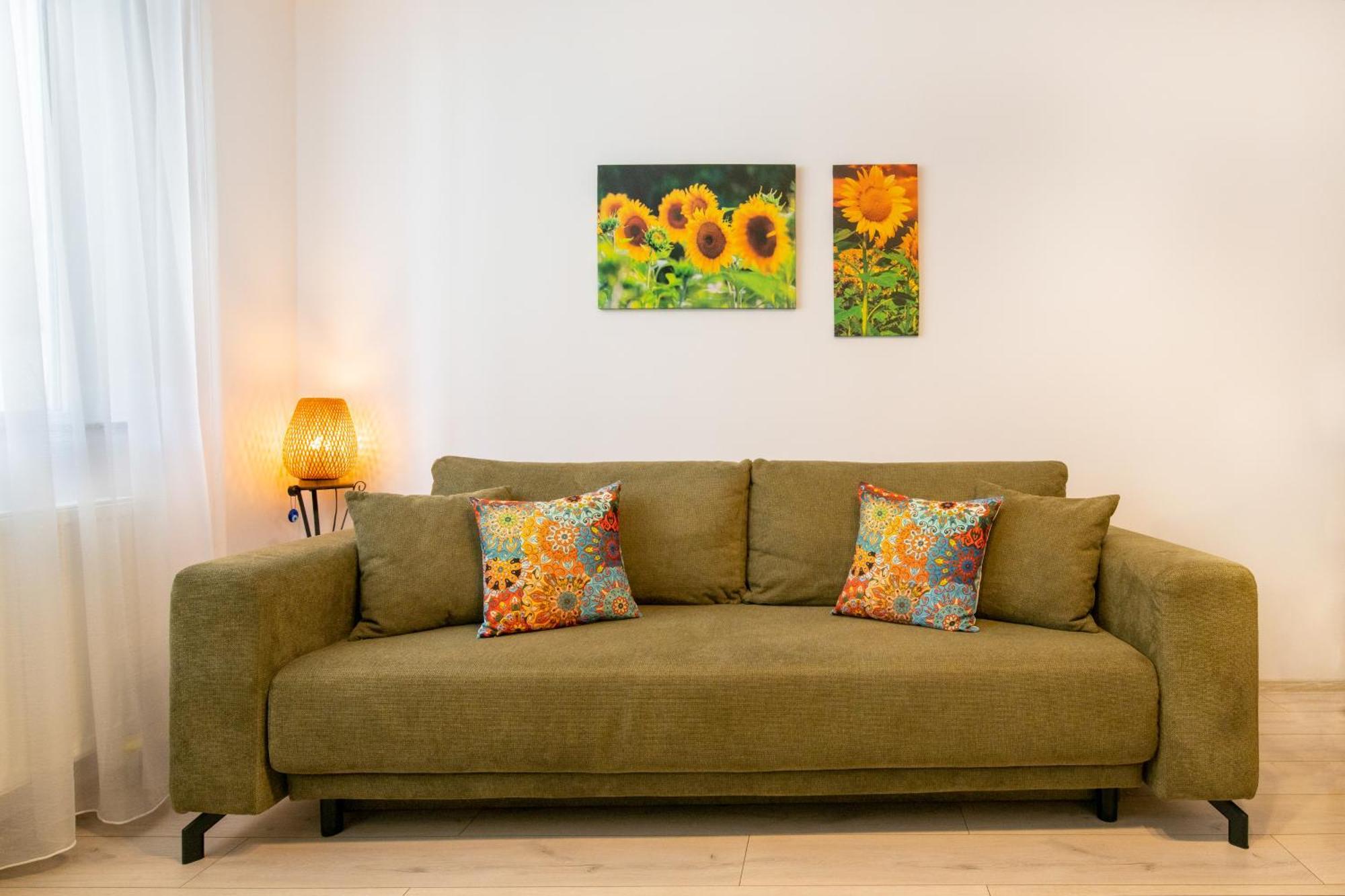 Springhome - Cozy Apartment With Balcony & Parking Braşov Extérieur photo