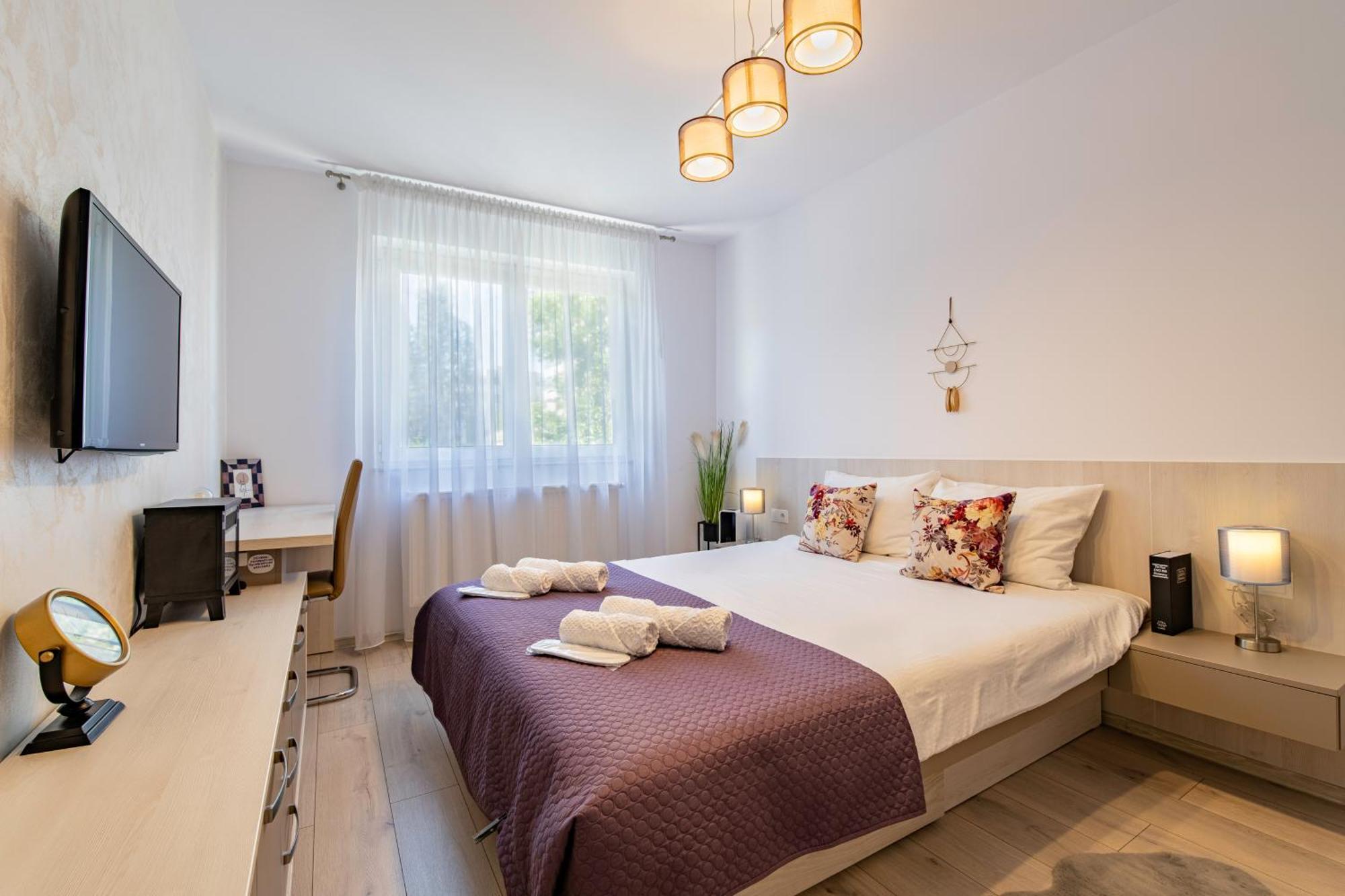 Springhome - Cozy Apartment With Balcony & Parking Braşov Extérieur photo
