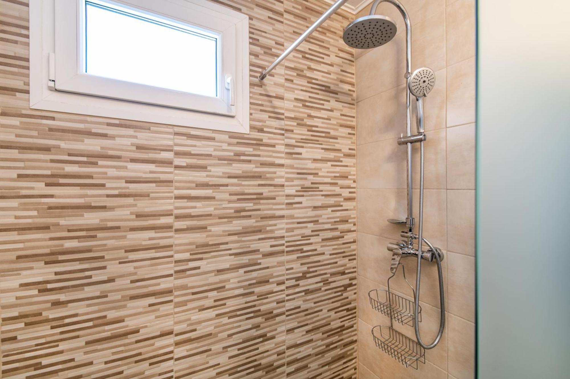 Springhome - Cozy Apartment With Balcony & Parking Braşov Extérieur photo