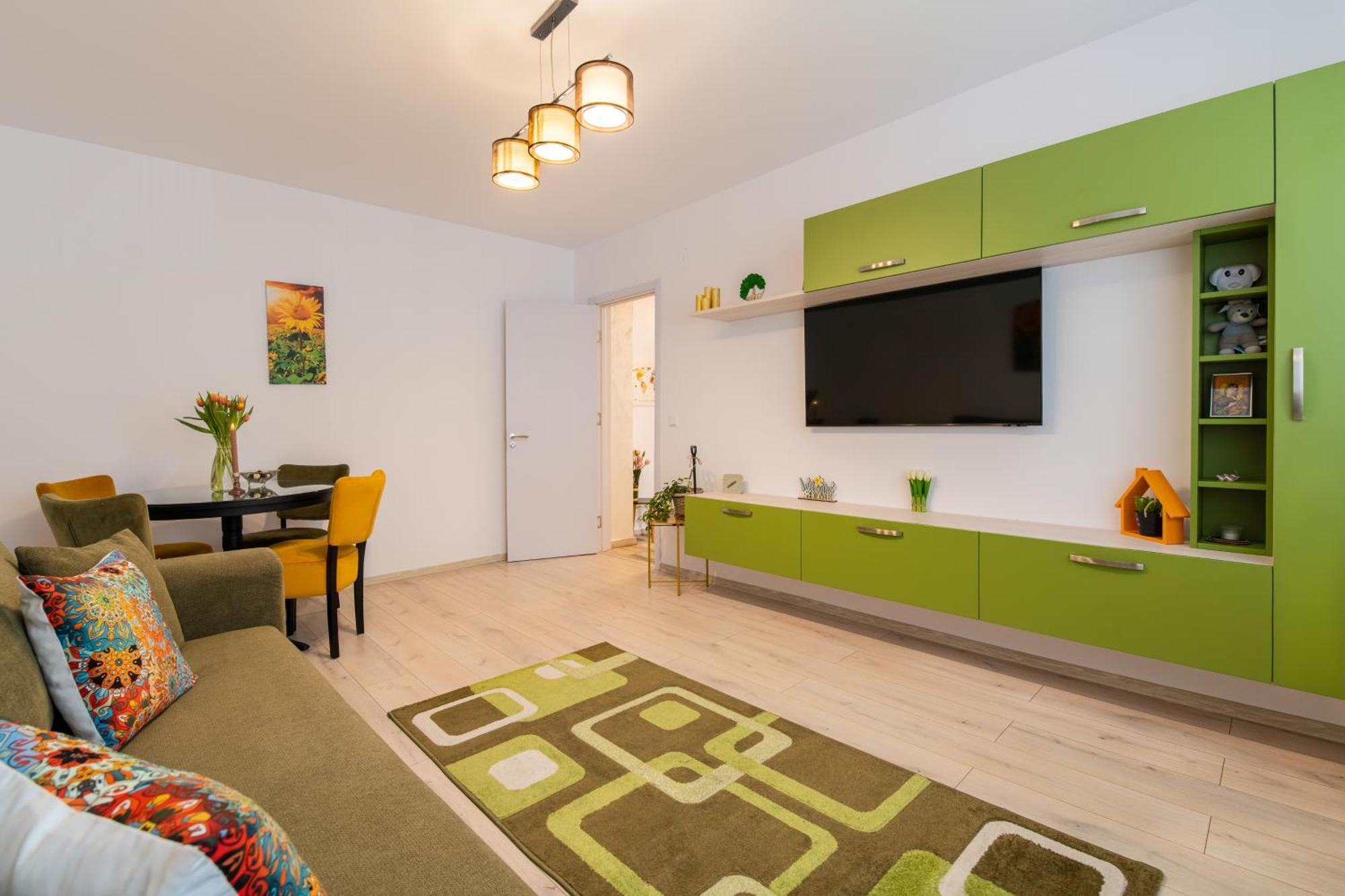 Springhome - Cozy Apartment With Balcony & Parking Braşov Extérieur photo