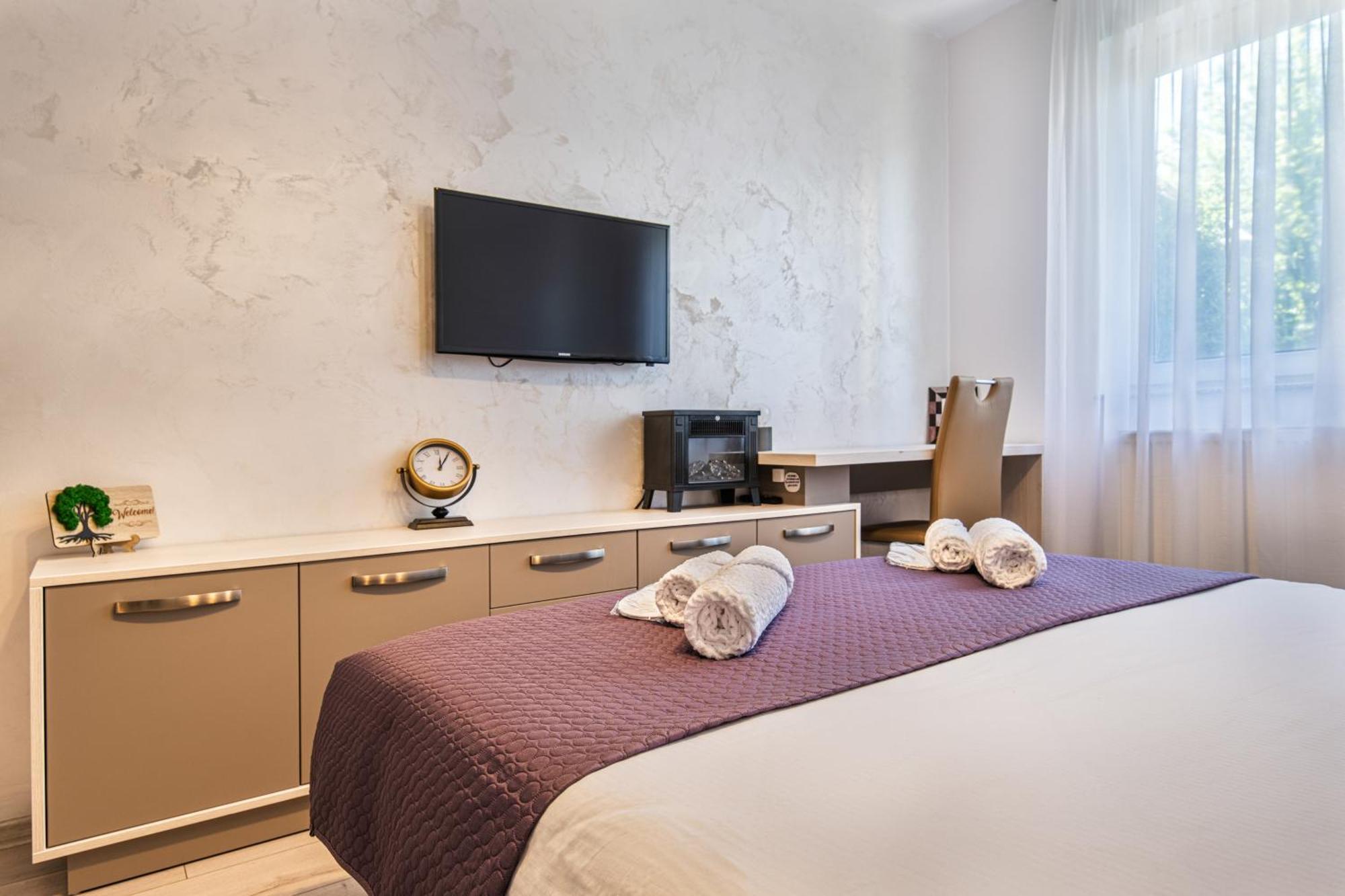 Springhome - Cozy Apartment With Balcony & Parking Braşov Extérieur photo
