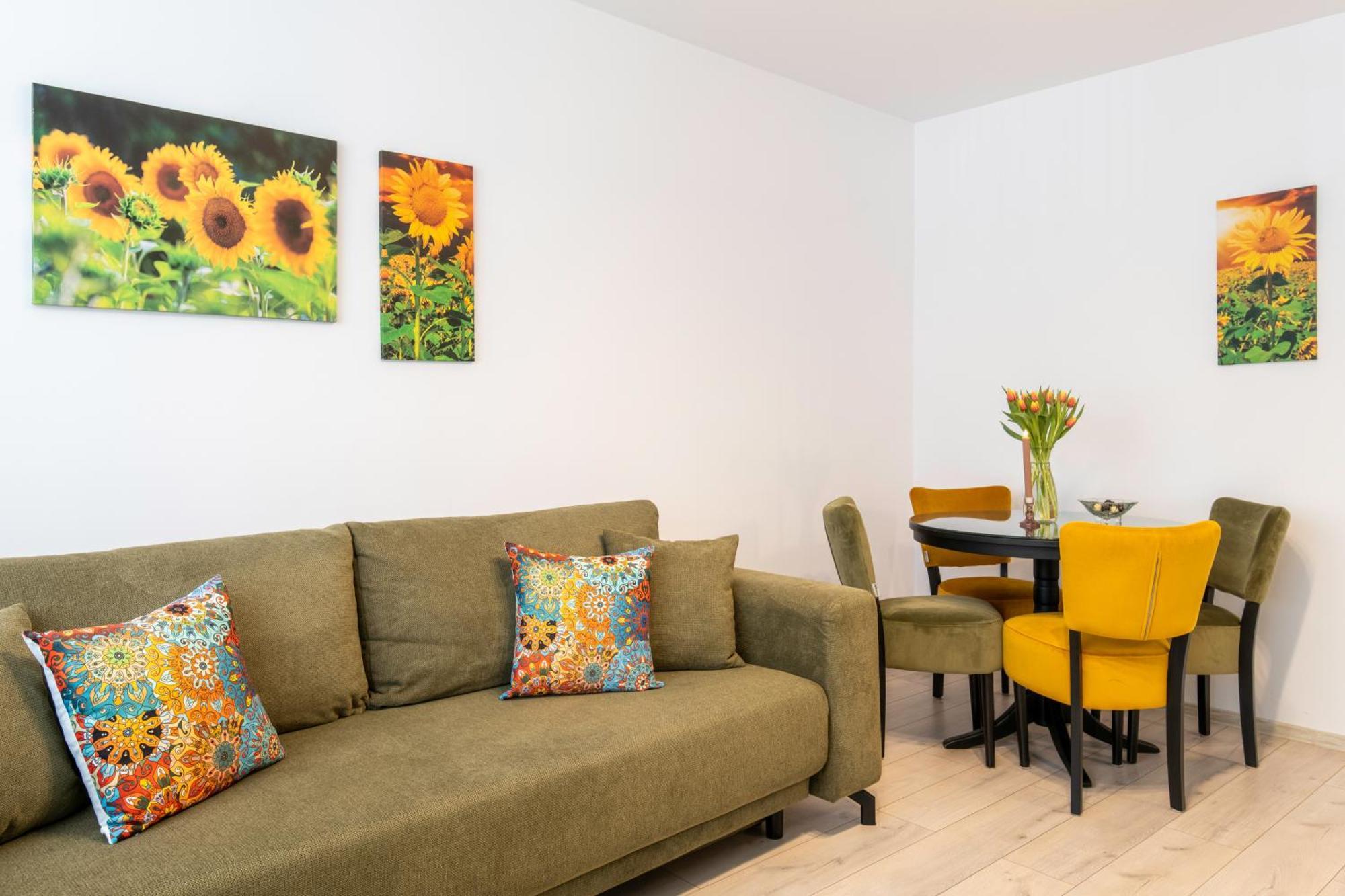 Springhome - Cozy Apartment With Balcony & Parking Braşov Extérieur photo