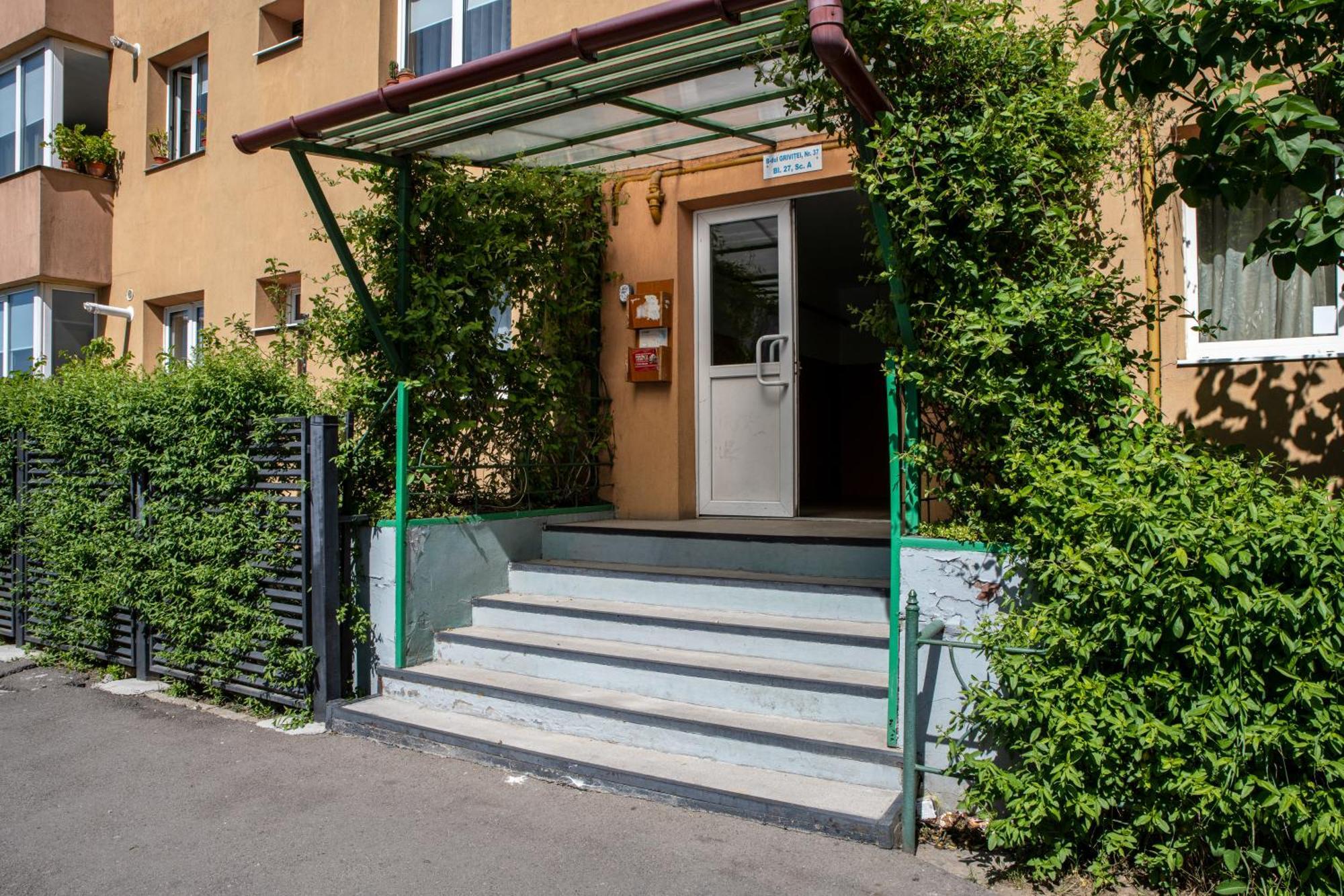 Springhome - Cozy Apartment With Balcony & Parking Braşov Extérieur photo